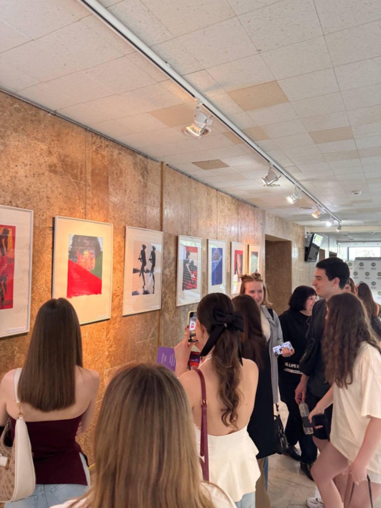 “Values Triumph. Solidarity”: When art teaches us to see deeper