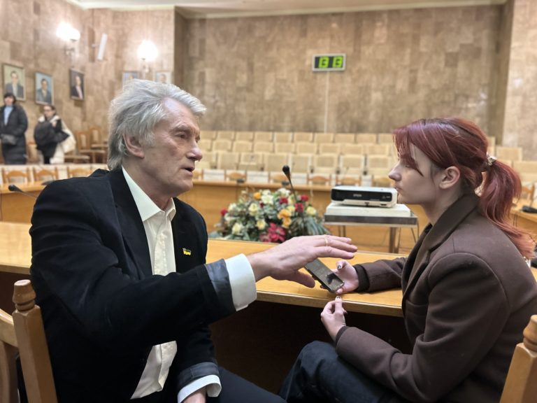 Навчаємо та розвиваємо: інтерв'ю випускниці 24-ХММ з президентом Віктором Ющенком
